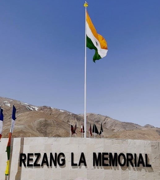 Rezang La memorial platform enroute Pangong