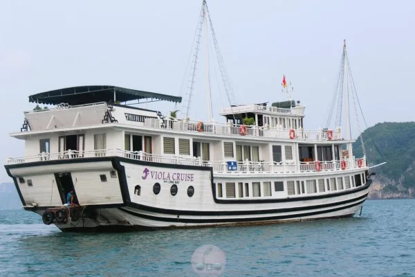 premium cruise in Ha Long Bay