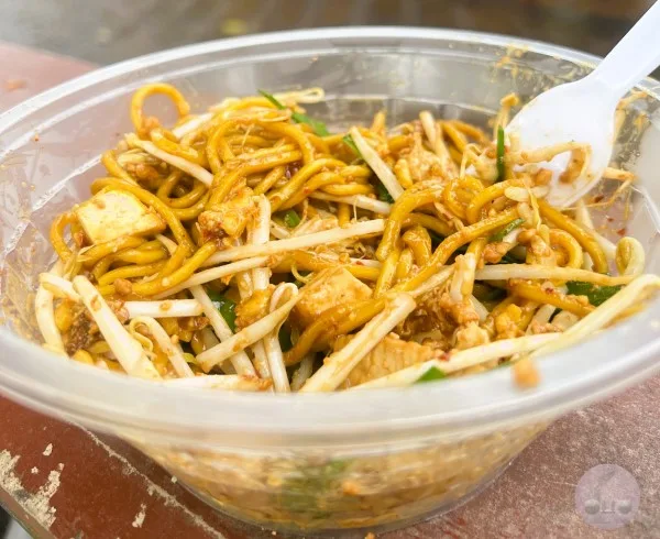 pad thai tofu with thick noodles
