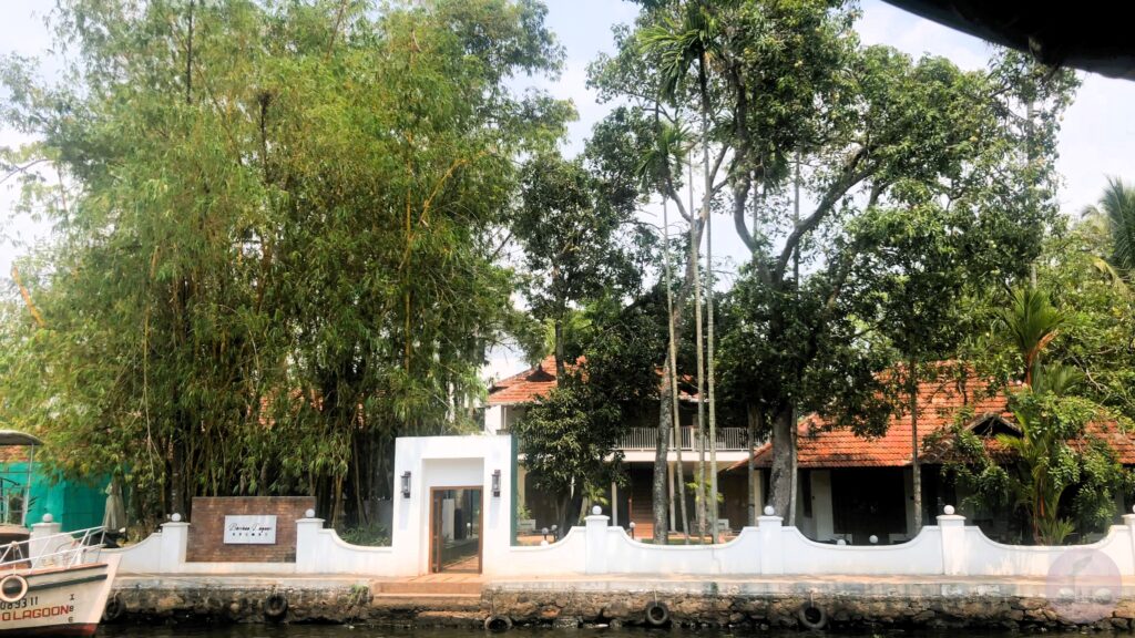 suggested stay in Alleppey Kerala resorts by the lake